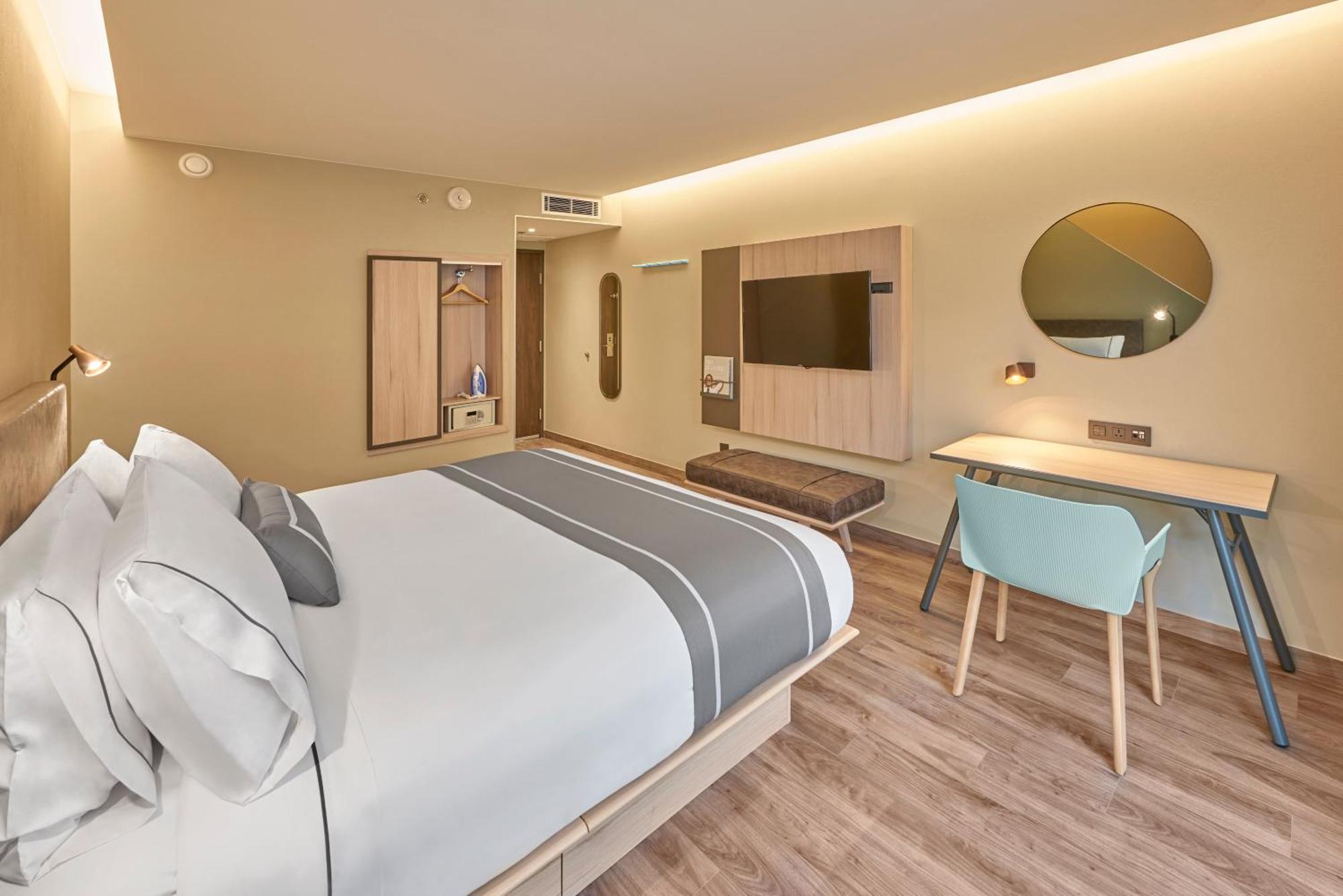City Express Plus By Marriott Ενσενάντα Εξωτερικό φωτογραφία