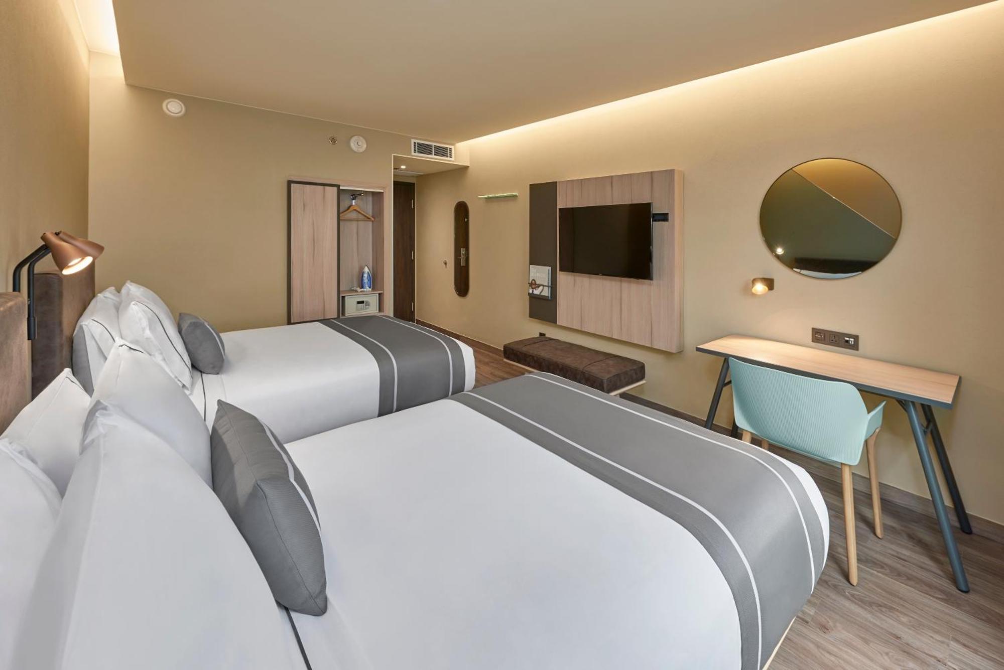 City Express Plus By Marriott Ενσενάντα Εξωτερικό φωτογραφία